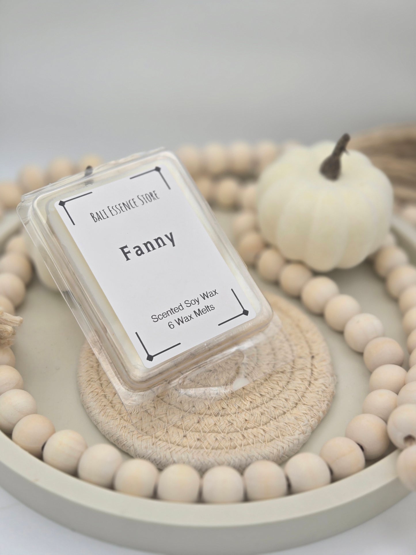 Fanny Wax Melt - Jasmine Vanilla, Caramel, and Sandalwood scent