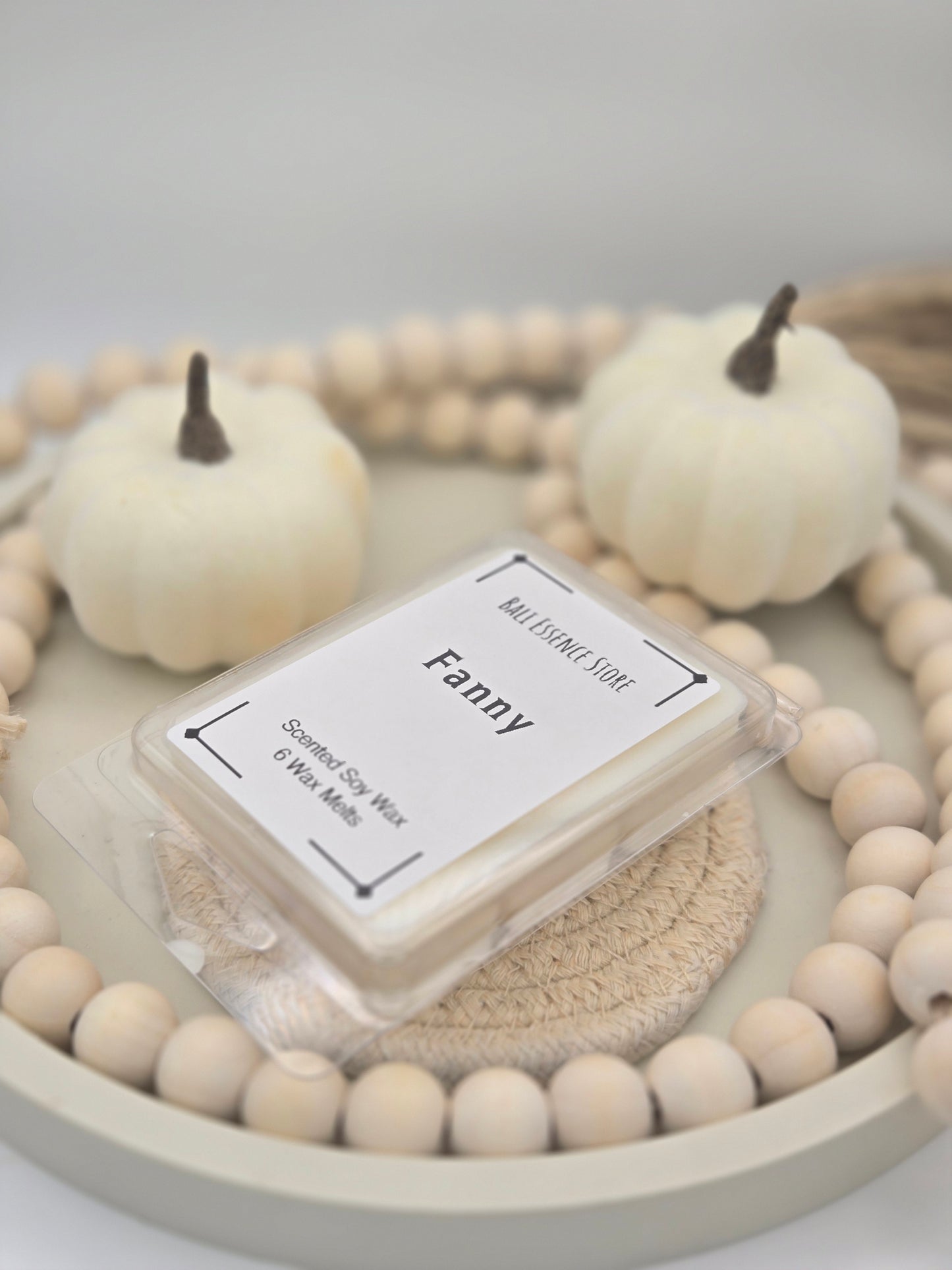 Fanny Wax Melt - Jasmine Vanilla, Caramel, and Sandalwood scent